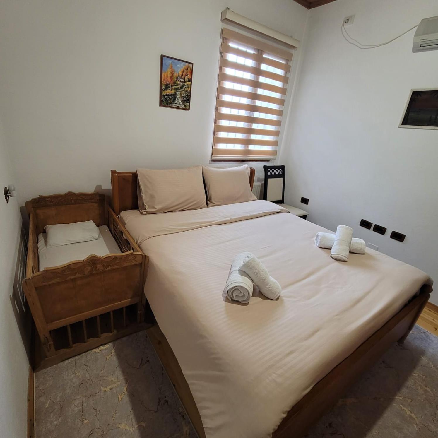 Jona Guest House Gjirokastër Extérieur photo